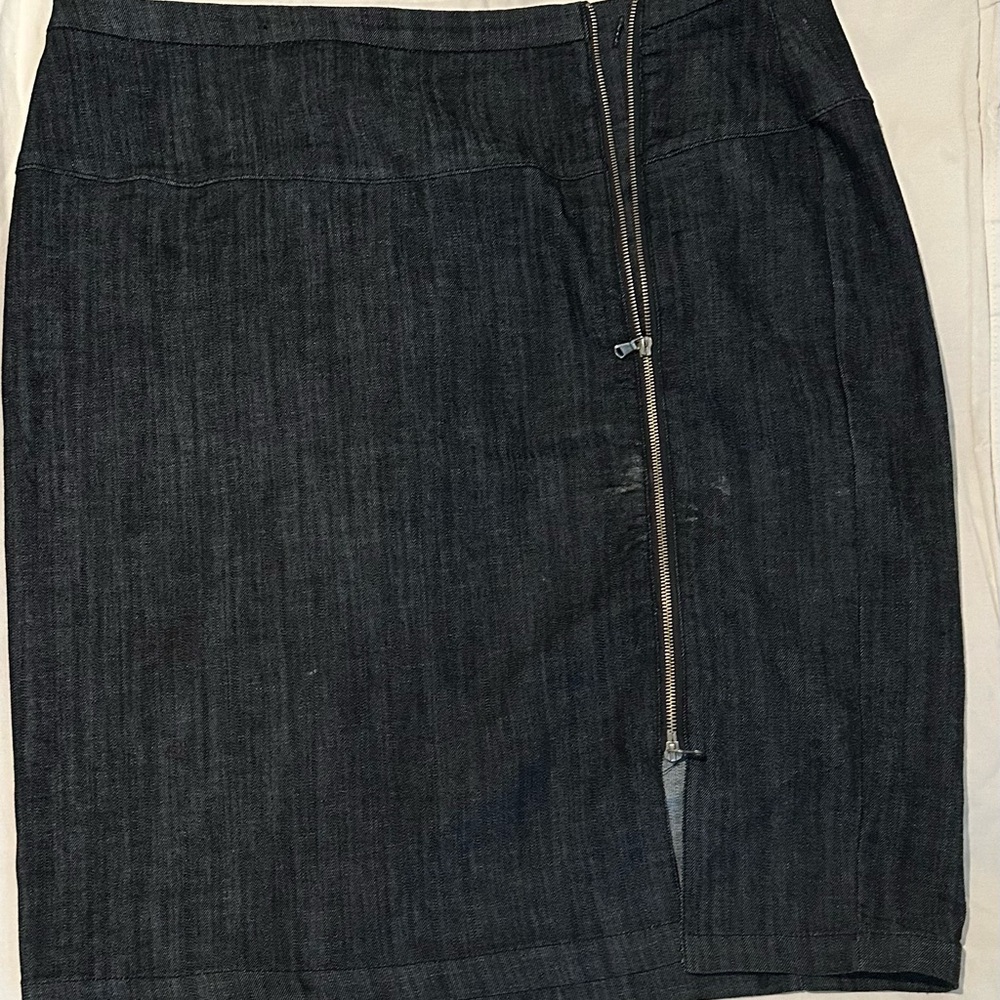 Black Denim Skirt with Zipper Detail